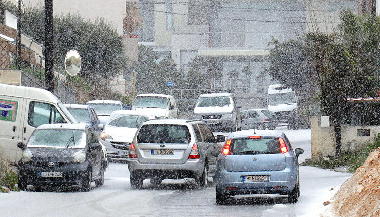 Χιονισμένος δρόμος στο Ηράκλειο