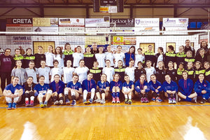 Τα κορίτσια που πήραν μέρος στη γιορτή βόλεϊ του ΟΦΗ