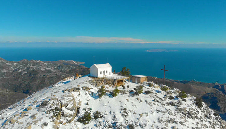 Εντυπωσιακές εικόνες από τη χιονισμένη κορυφή του Στρούμπουλα