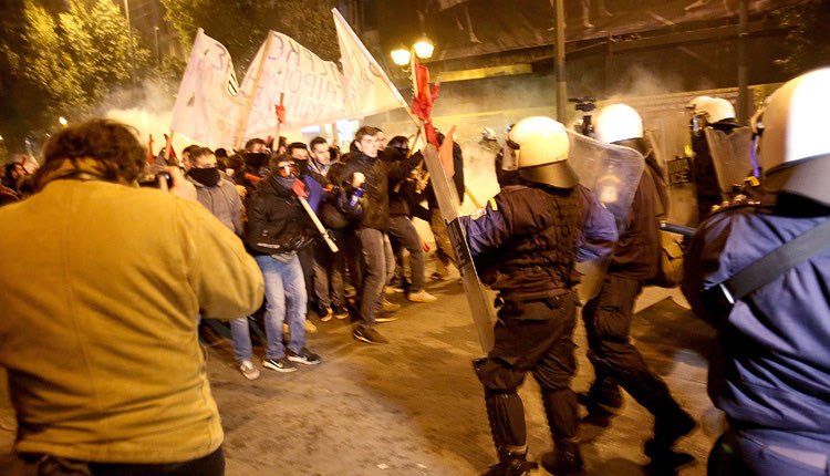 Επεισόδια και διαδηλώσεις από διαδηλωτές που πρόσκεινται στην Αριστερά 