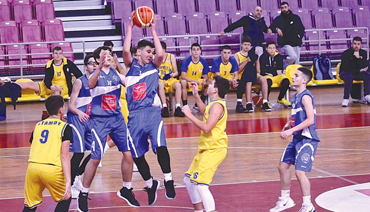 Στιγμιότυπο από το παιχνίδι Ηράκλειο-Περιστέρι του 1ου Διεθνές Τουρνουά Φιλίας που διοργάνωσε το «Ηράκλειο» 