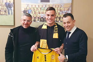 Ο Τζελέπης με τον μάνατζερ και τον Νίκι Παπαβασιλείου