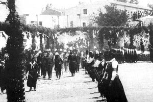 ΦΩΤΟ ΗΜΕΡΑΣ: Ο πρίγκιπας στην κεντρική πλατεία των Aρχανών