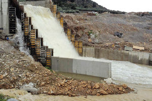 Νέες ροές στο φράγμα Αποσελέμη από τη σήραγγα του Οροπεδίου