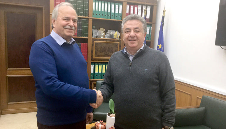 Με τον περιφερειάρχη Κρήτης Σταύρο Αρναουτάκη συναντήθηκε χθες στην Περιφέρεια ο περιφερειακός σύμβουλος, καρδιολόγος Φανούρης Τουπάκης
