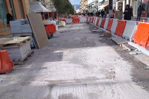 Δικαιοσύνης: η πλακόστρωση που εκκρεμει