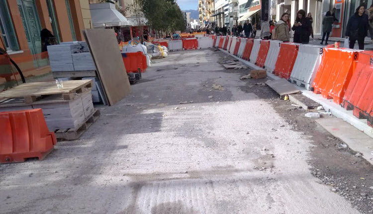 Δικαιοσύνης: η πλακόστρωση που εκκρεμει