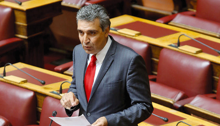 Ο ανεξάρτητος βουλευτής από την Ένωση Κεντρώων Αριστείδης Φωκάς πάει στον στον Πάνο Καμμένο