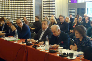 Στο πλαίσιο της συνάντησης εργασίας για τις νησιωτικές περιφέρειες στο Ηράκλειο ο περιφερειάρχης Κρήτης κ. Αρναουτάκης