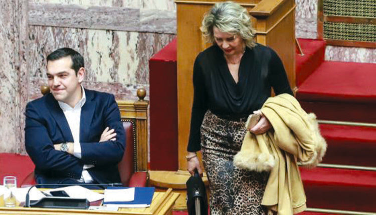 φήμες για πολιτική συνδιαλλαγή Τσίπρα - Παπακώστα