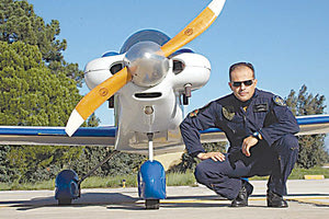 έρευνες των διασωστικών συνεργείων για τον εντοπισμό του πιλότου που κατέπεσε με διθέσιο αεροσκάφοςστη θαλάσσια περιοχή του Μεσολογγίου, ανοιχτά της παραλίας της Καραβότρυπα