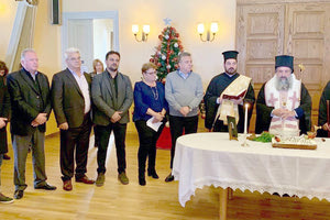 ο περιφερειάρχης Κρήτης Σταύρος Αρναουτάκης κατά τη διάρκεια κοπής πίτας στην Περιφερειακή Ενότητα Ρεθύμνου