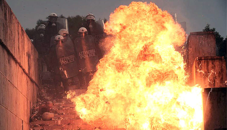 Η ΕΛ.ΑΣ. έκανε χρήση χημικών σύμφωνα με τα προβλεπόμενα, όπως αναφέρει σε σχετική ανακοίνωσή της 