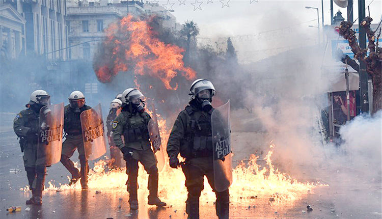 Η Αστυνομία υποστηρίζει ότι τα επεισόδια τα προκάλεσαν ακροδεξιοί 