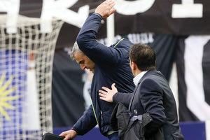 Δεν έδωσε το χέρι του στον Παπαδόπουλο ο Δέλλας