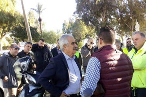 Διαμαρτυρία πραγματοποίησαν χθες στην Περιφέρεια Κρήτης, οι εκπαιδευτές οδήγησης, που νωρίτερα συναντήθηκαν με τον αντιπεριφερειάρχη Ηρακλείου, Ευρ. Κουκιαδάκη.