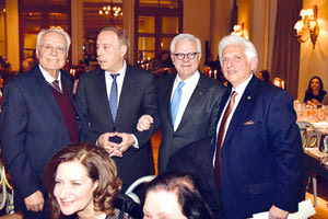 Μοναδική η σύναξη και φέτος του Ιστορικού Συλλόγου Ρεθυμνίων Αττικής «ΤΟ ΑΡΚΑΔΙ» που υποδεχόταν τους Ρεθεμνιώτες  στην επιβλητική αίθουσα της «Μεγάλης Βρετανίας».