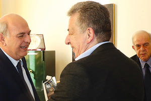 Παγκρήτιο για έδρα της εθνικής:  Ο ΠΡΟΕΔΡΟΣ ΤΗΣ ΕΠΟ, Ο ΠΕΡΙΦΕΡΕΙΑΡΧΗΣ ΚΑΙ Ο ΔΗΜΑΡΧΟΣ