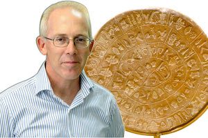 Ο  γλωσσολόγος δρ Γκάρεθ Όουενς και τα μυστικά του δίσκου της Φαιστού