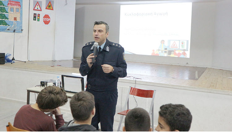 Ο ΣΤΕΛΙΟΣ ΚΑΡΑΚΟΥΔΗΣ  «ΔΙΔΑΣΚΕΙ» ΟΔΙΚΗ ΑΣΦΑΛΕΙΑ ΣΤΑ ΣΧΟΛΕΙΑ ΤΟΥ ΗΡΑΚΛΕΙΟΥ