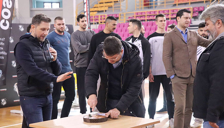 Τα παιδιά των ακαδημιών του ΟΦΗ ήταν οι πρωταγωνιστές της κοπής της πρωτοχρονιάτικης πίτας του τμήματος μπάσκετ που έγινε στα «Δύο Αοράκια»