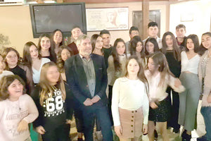 Στιγμιότυπο από την κοπή πίτας της ακαδημίας βόλεϊ του ΟΦΗ