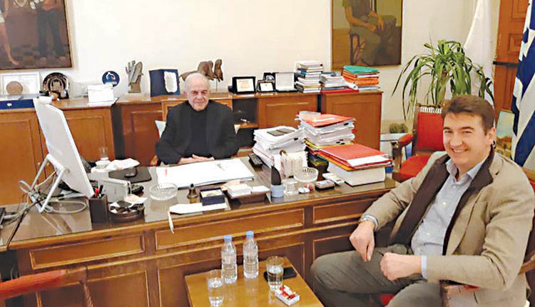 Συνάντηση με τον πρέσβη της Σερβίας στην Ελλάδα Ντούσαν Σπασόγιεβιτς, είχε χθες ο δήμαρχος Ηρακλείου, Βασίλης Λαμπρινός, στο γραφείο του στη Λότζια