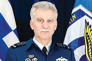 Ο πτέραρχος Χριστοδούλου νέος αρχηγός ΓΕΕΘΑ