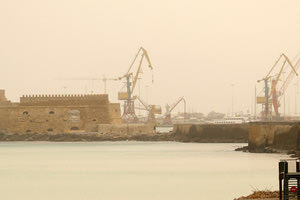 Ένα... πέπλο από αφρικανική σκόνη «τύλιξε» το φρούριο Κούλε