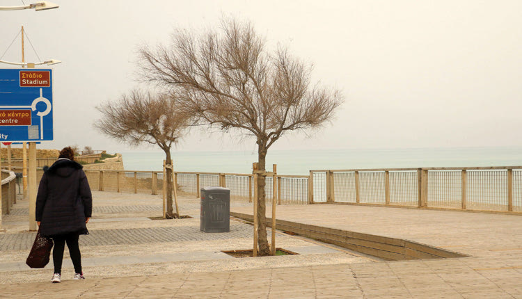 Οι ισχυροί άνεμοι επιβάρυναν την ατμόσφαιρα και δυσκόλεψαν τις μετακινήσεις