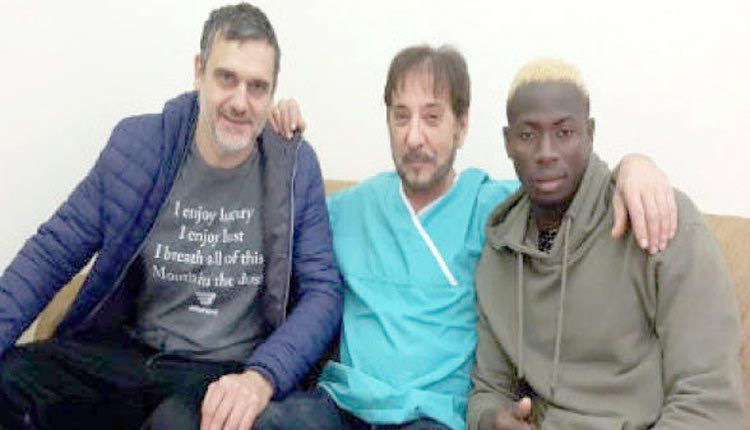 Ο Μπραχίμα Κονέ υποβλήθηκε σε επέμβαση στον ορθό προσαγωγό από τον ορθοπαιδικό Γιώργο Στεφανουδάκη