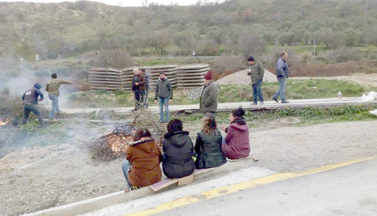Οργή για το κλείσιμο της νέας παράκαμψης Πανασού
