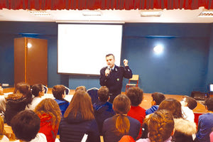 Ο κ. Καρακούδης μιλά στους μαθητές για την οδική συμπεριφορά και ασφάλεια