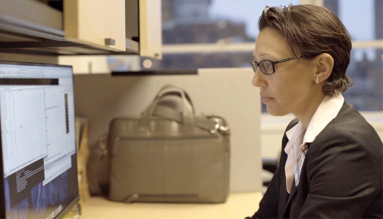 Η Λουκία Λιλή που διαπρέπει στην Αμερική και διαφημίζει την Κρήτη μιλά στην “Π” 