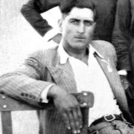 Μιχάλης Πατεργιανάκης του Γεωργίου. Έφεδρος ανθυπολοχαγός, εκτελέστηκε από τους Γερμανούς στην Αγυιά, στις 27 Οκτωβρίου 1943.