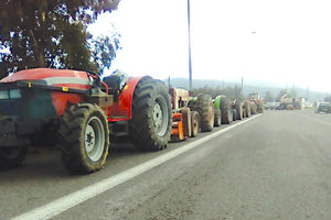 Μπλόκο στον κόμβο των Πραιτωρίων οι αγρότες