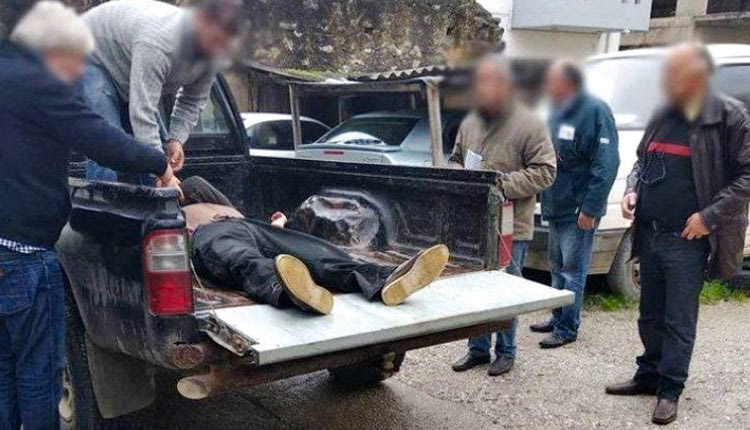 Μεταφορά ασθενούς με αγροτικό στο Κέντρο Υγείας Μοιρών. 