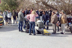 Τροχαίο ατύχημα σημειώθηκε χθες έξω από το Καπετανάκειο όπου η γνωστή ακτιβίστρια ΑμεΑ Γεωργία Ξημεράκη