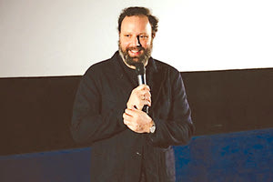   η επίσημη πρεμιέρα της «Ευνοούμενης» στην Αθήνα, της τελευταίας ταινίας του Γιώργου Λάνθιμου