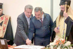 ο περιφερειάρχης Κρήτης, κατά την τελετή κοπής της βασιλόπιτας του Δήμου Οροπεδίου Λασιθίου, στο Δημαρχείο στο Τζερμιάδω