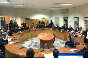 στην αίθουσα του Δημοτικού Συμβουλίου Μαλεβιζίου