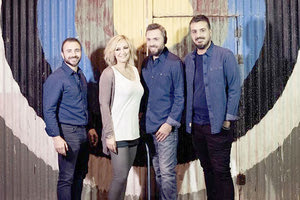 Η Ρίτα συναντάει το συγκρότημα “Αρμός”