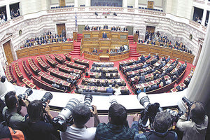 Οι πολιτικοί μας λένε παραμύθια, επειδή μας αρέσει να ακούμε παραμύθια