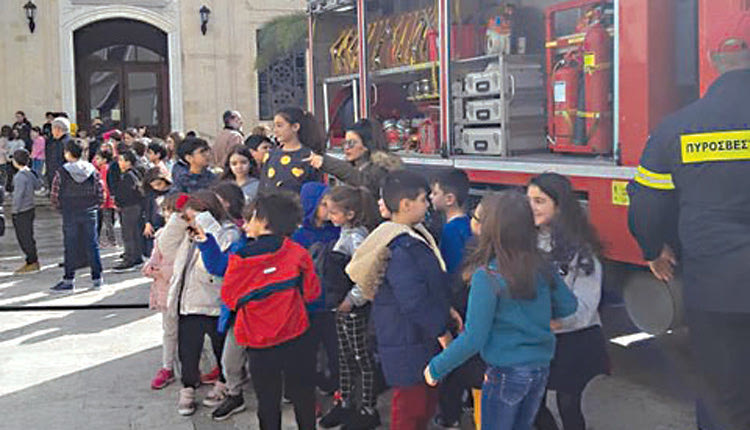 Οι μαθητές έγιναν... πυροσβέστες