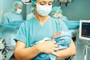 Έγινε μητέρα στη ΜΕΘ