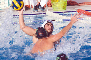 Στιγμιότυπο από το ματς ΟΦΗ-Χαϊδάρι