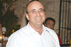 ο Δρ. Νικόλαος Νικηφοράκης