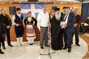 Οι Κρήτες Κερατσινίου-Δραπετσώνας έκοψαν την πίτα τους σε πλοίο των Μινωικών Γραμμών