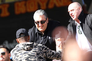 O Kιν με τον Μιχ. Μπούση στο «Γεντί Κουλέ»