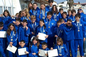 Η ομάδα του Ωρίωνα με την προπονήτριά τους